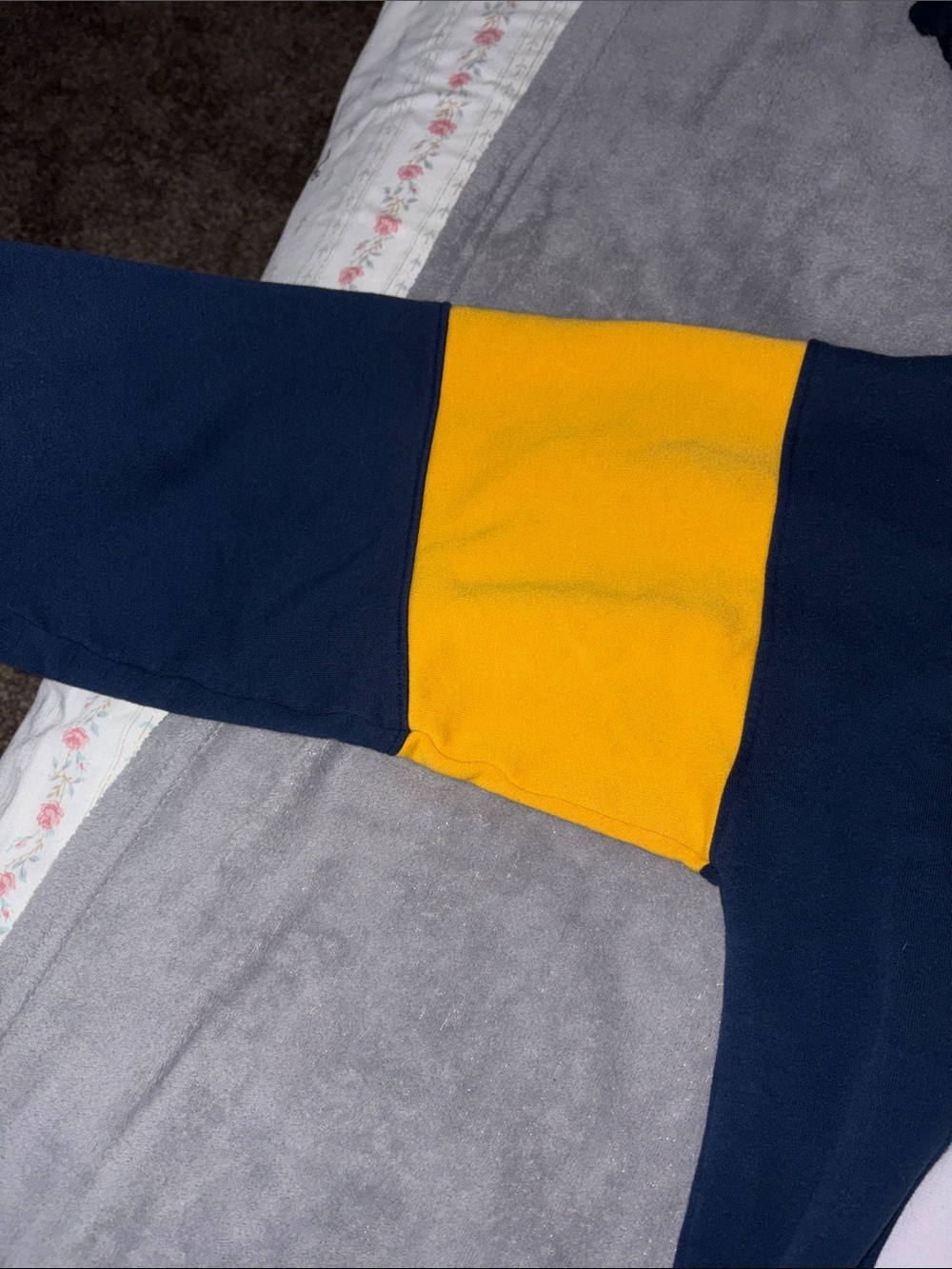 Notre Dame Irish Colorblock Crewneck Sweatshirt - Navy/White/Gold Vintage - Picture 4 of 10